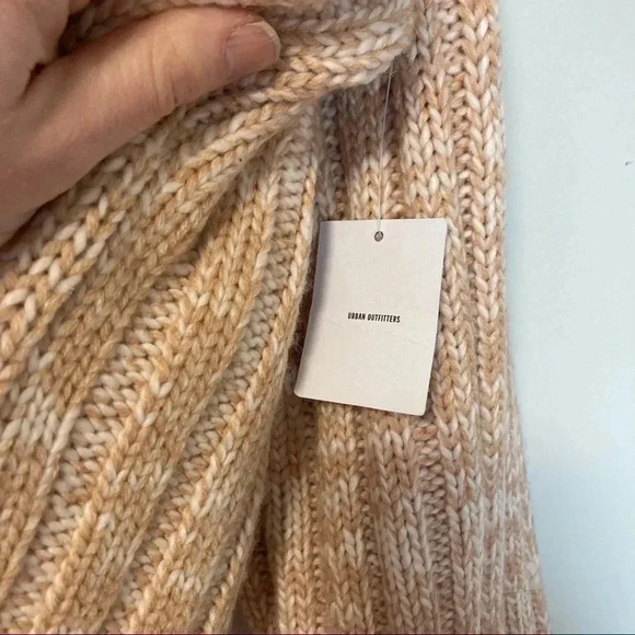 NWT  Urban Outfitters ribbed cropped turtleneck sweater - Picture 4 of 6